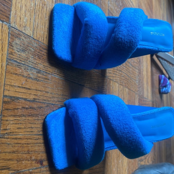 Never worn outside just tried on to see if I can walk in them around the house - Picture 4 of 4